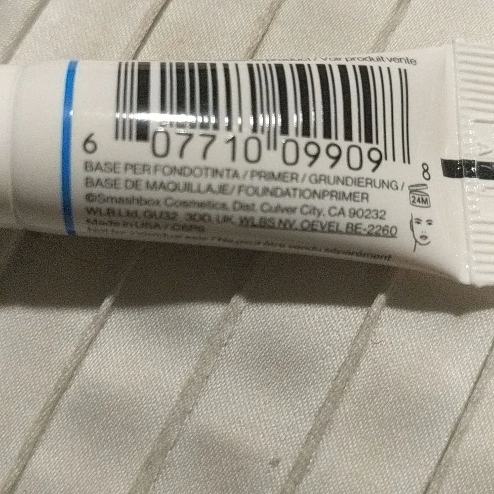 NWT Hydrating Primer - Picture 2 of 2